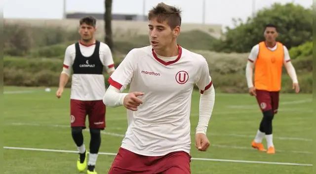 Thiago Cantoro, durante un entrenamiento de Universitario