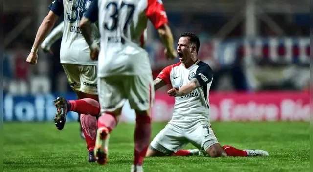 San Lorenzo vs Patronato : El 'Cuervo' le dio vuelta al marcador 3 - 2 ante el 'Rojinegro' por la Superliga de Argentina San Lorenzo vs Patronato : El 'Cuervo' le dio vuelta al marcador 3 - 2 ante el 'Rojinegro' por la Superliga de Argentina