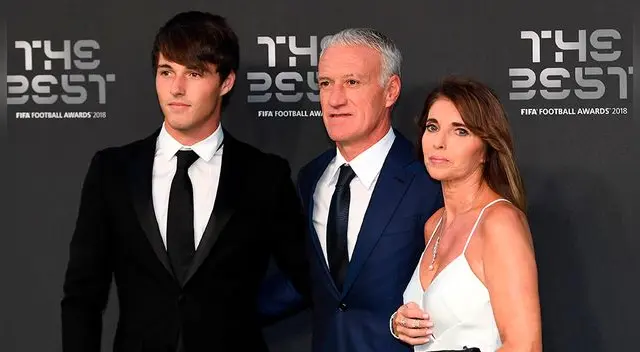 Didier Deschamps llegó acompañado de su esposa e hijo. Didier Deschamps llegó acompañado de su esposa e hijo.