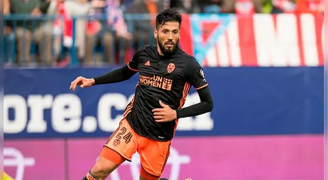 Ezequiel Garay es defensor del Valencia desde la temporada anterior. Ezequiel Garay es defensor del Valencia desde la temporada anterior.