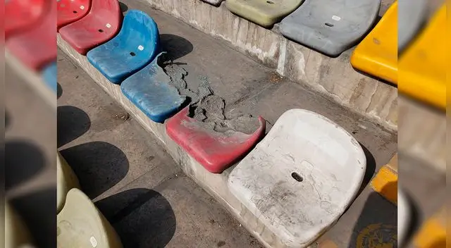 Estadio Monumental: los asientos se encuentran destruidos en las tribunas. 