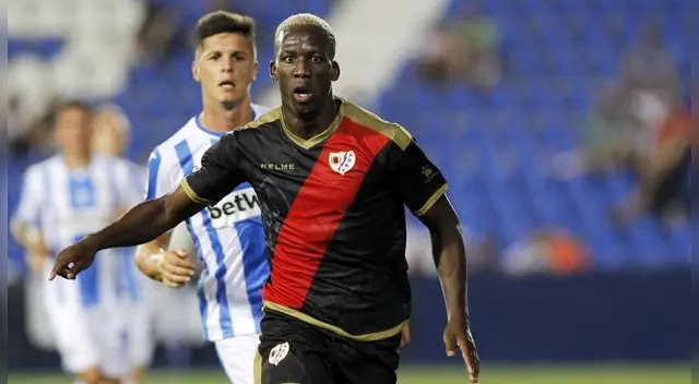 Luis Advíncula dedicó su gol con Rayo Vallecano a todo el Perú. Luis Advíncula dedicó su gol con Rayo Vallecano a todo el Perú.