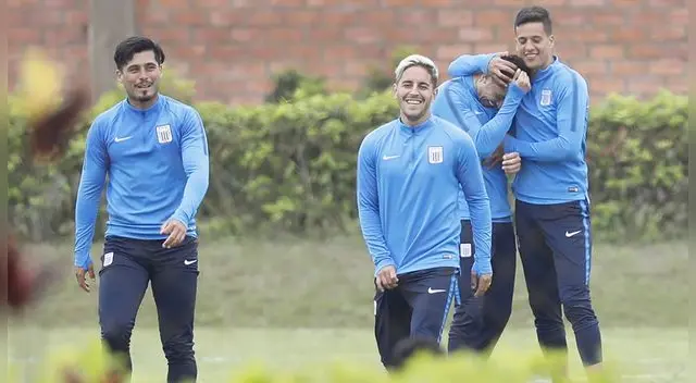 Maximiliano Lemos, Alejandro Hohberg y Gonzalo Godoy durante un entrenamiento de Alianza Lima. Maximiliano Lemos, Alejandro Hohberg y Gonzalo Godoy durante un entrenamiento de Alianza Lima.