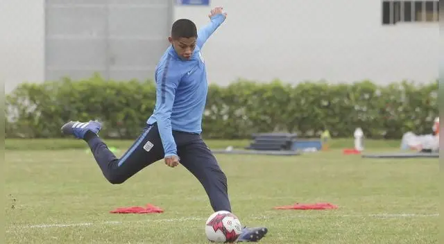 Kevin Quevedo, durante un entrenamiento de Alianza Lima. Kevin Quevedo, durante un entrenamiento de Alianza Lima.