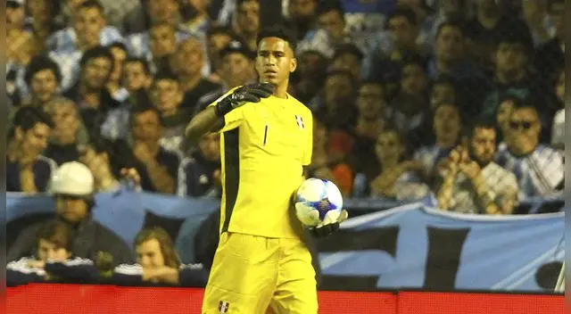Pedro Gallese, durante el Argentina vs. Perú en La Bombonera.