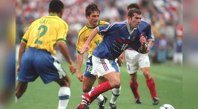 Zinedine Zidane anotó dos goles en la final de Francia 1998 ante Brasil. 