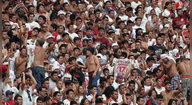 Universitario de Deportes: El respaldo de los hinchas en la llegada del equipo a Lima [VIDEO] 