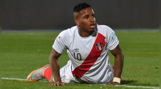 Jefferson Farfán sufrió una terrible lesión y es duda para disputar los amistosos con la selección peruana Jefferson Farfán sufrió una terrible lesión y es duda para disputar los amistosos con la selección peruana