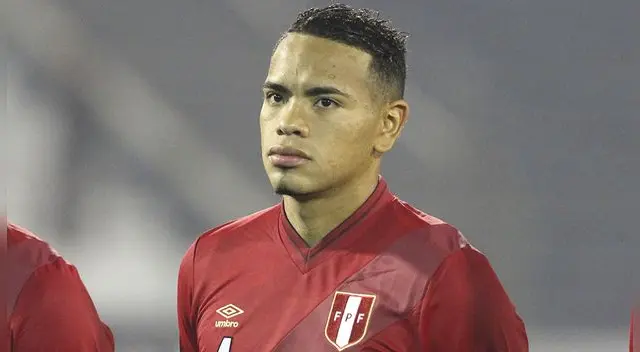 Alexander Callens, durante el amistoso entre Perú y Guatemala.