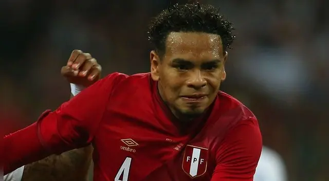 Ricardo Gareca decidió apostar por Alexander Callens, quien vuelve a ser considerado en la Selección Peruana tras una larga ausencia. Ricardo Gareca decidió apostar por Alexander Callens, quien vuelve a ser considerado en la Selección Peruana tras una larga ausencia.