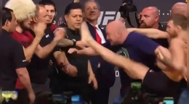 McGregor vs Khabib EN VIVO: La patada de Conor Mcgregor a Khabib en el pesaje del UFC 229