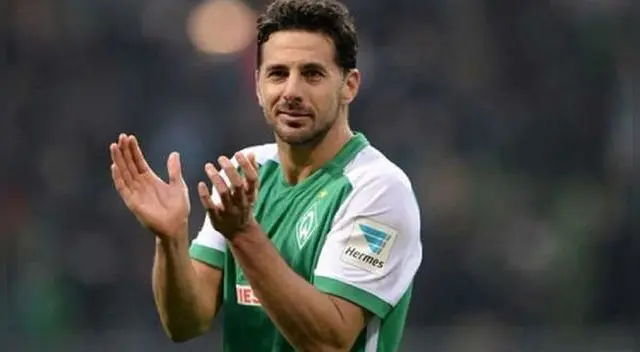 Gran pase de Claudio Pizarro para el segundo gol del Bremen ante Wolfsburgo
