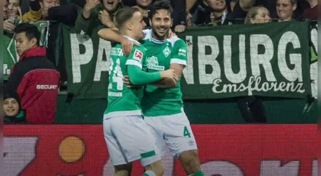 Claudio Pizarro y el espectacular recibimiento de los hinchas del Werder Bremen