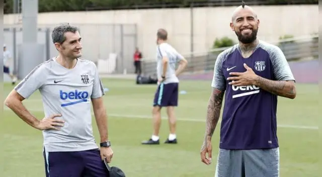 Arturo Vidal y Ernesto Valverde en un entrenamiento del Barcelona. Arturo Vidal y Ernesto Valverde en un entrenamiento del Barcelona.