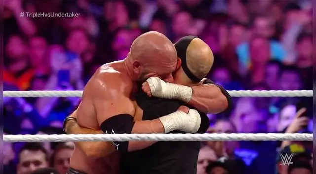 WWE Super Show-Down: Triple H derrotó a 'The Undertaker' en una épica pelea. WWE Super Show-Down: Triple H derrotó a 'The Undertaker' en una épica pelea.