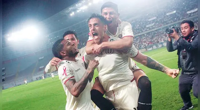 Germán Denis celebra su gol con Universitario a Sport Huancayo. Germán Denis celebra su gol con Universitario a Sport Huancayo.
