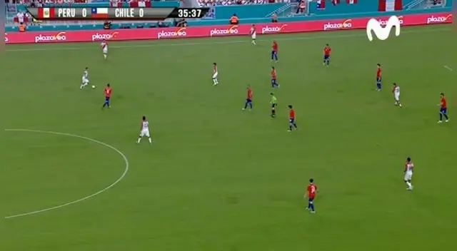 Perú vs Chile: Luis Advíncula y la sensacional jugada que casi termina en gol.