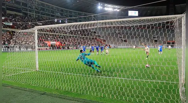 Universitario sigue en su lucha por no descender. Universitario sigue en su lucha por no descender.