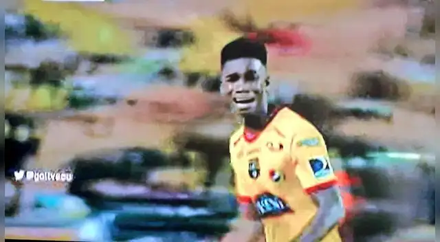 A los 67', Félix Torres convirtió el 1-0 de Barcelona SC vs Emelec. A los 67', Félix Torres convirtió el 1-0 de Barcelona SC vs Emelec.