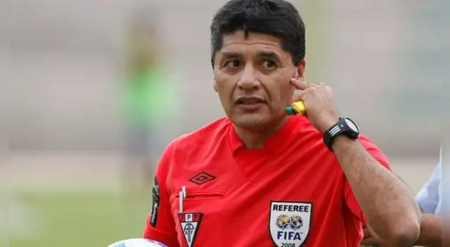 Víctor Hugo Rivera a Diego Haro: "Un árbitro FIFA tiene que tener personalidad"