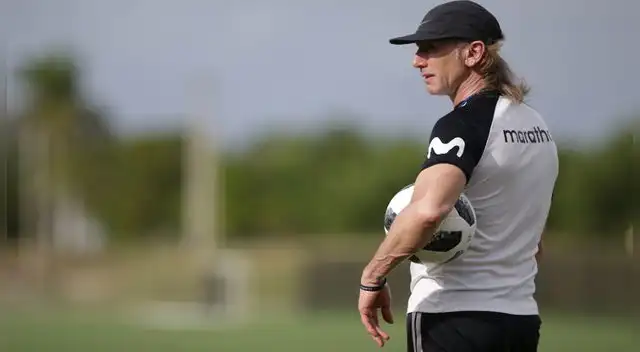 ¡Los 50 de Gareca! DT argentino logró histórica cifra de partidos dirigidos con Perú