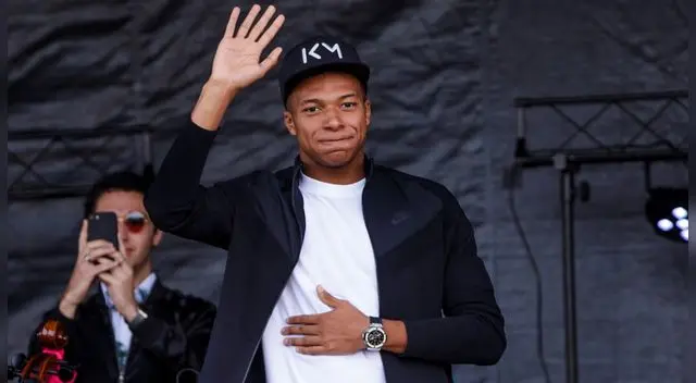 Kylian Mbappe fue premiado en su ciudad natal por la Copa del Mundo. Kylian Mbappe fue premiado en su ciudad natal por la Copa del Mundo.