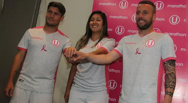 Universitario de Deportes presentó su nueva camiseta en apoyo a la Liga Peruana de Lucha contra el Cáncer