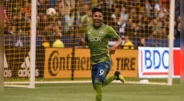Raúl Ruidíaz olvidó las críticas que recibe por su sequía en la “sele” y marcó un tanto en la victoria del Seattle Sounders. 
