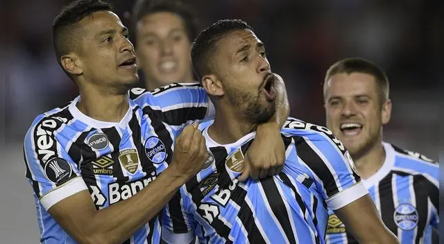 Gremio venció 1-0 a River Plate por la semifinal de la Copa Libertadores. Gremio venció 1-0 a River Plate por la semifinal de la Copa Libertadores.