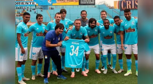 Sporting Cristal: Emanuel Herrera celebró con la hinchada su récord de goles │ FOTOS │ VIDEO Sporting Cristal: Emanuel Herrera celebró con la hinchada su récord de goles │ FOTOS │ VIDEO