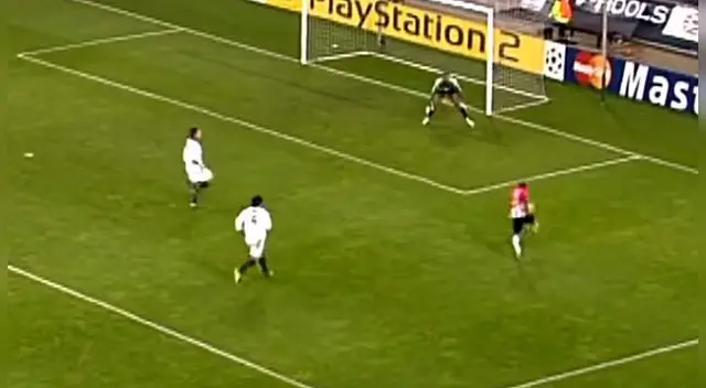 Jefferson Farfán recibe enorme gesto del PSV por el golazo que le marcó al AC Milan Jefferson Farfán recibe enorme gesto del PSV por el golazo que le marcó al AC Milan