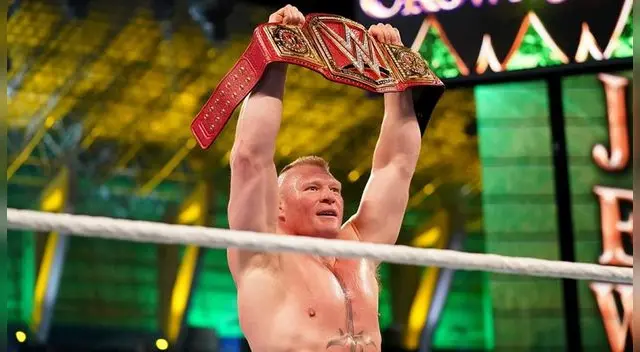 En WWE Crown Jewel 2018, Brock Lesnar se convirtió en el nuevo campeón universal de Raw tras vencer a Braun Strowman.