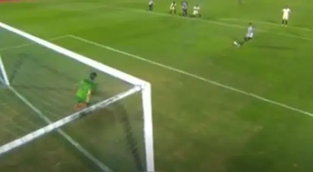 Patrick Zubczuk tuvo una gran atajada durante el Alianza Lima vs Universitario. Patrick Zubczuk tuvo una gran atajada durante el Alianza Lima vs Universitario.