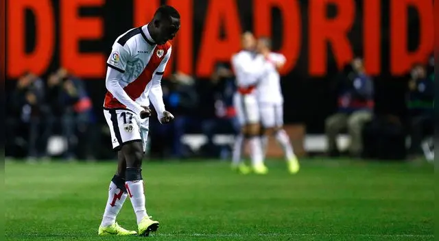 Luis Advíncula se jugó un partidazo en la derrota del Rayo Vallecano ante Barcelona Luis Advíncula se jugó un partidazo en la derrota del Rayo Vallecano ante Barcelona