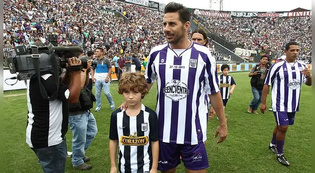 Claudio Pizarro cumple su cuarto regreso con el Werder Bremen. Claudio Pizarro cumple su cuarto regreso con el Werder Bremen.