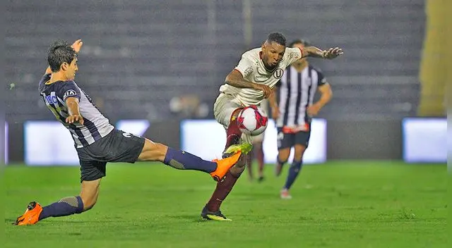 Alberto Quintero sacándose la marca de Luis Garro. Alberto Quintero sacándose la marca de Luis Garro.