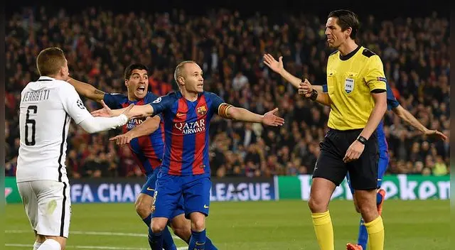 Deniz Aytekin es conocido por su polémico arbitraje en el Barcelona-PSG del 2017. Deniz Aytekin es conocido por su polémico arbitraje en el Barcelona-PSG del 2017.