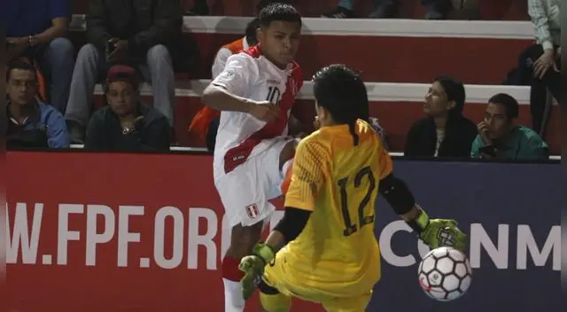 Selección Peruana: nuevo incidente de camisetas despintadas en pleno partido ante Chile Selección Peruana: nuevo incidente de camisetas despintadas en pleno partido ante Chile