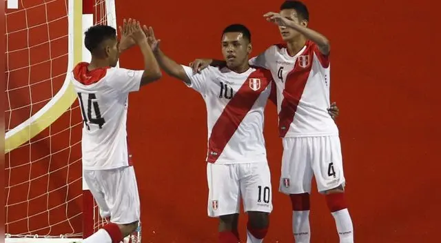 Selección Peruana: nuevo incidente de camisetas despintadas en pleno partido ante Chile Selección Peruana: nuevo incidente de camisetas despintadas en pleno partido ante Chile