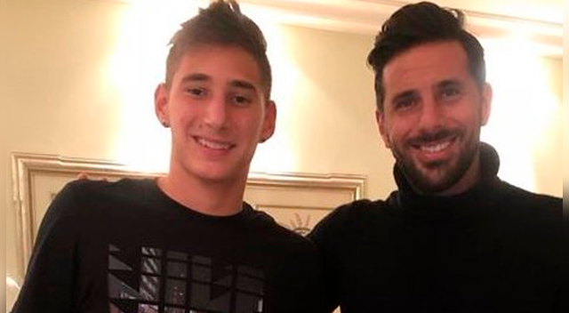 Claudio Pizarro | Tiago Cantoro agradeció al Bombardero por incorporarlo al Werder Bremen | Bundesliga | Universitario Claudio Pizarro | Tiago Cantoro agradeció al Bombardero por incorporarlo al Werder Bremen | Bundesliga | Universitario