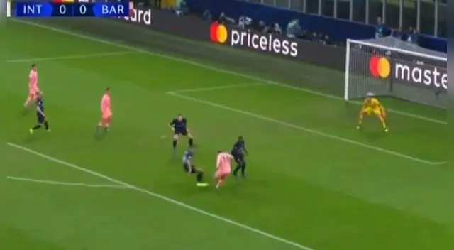 A los 83', Barcelona se puso adelante en el marcador ante Inter gracias a Malcom. A los 83', Barcelona se puso adelante en el marcador ante Inter gracias a Malcom.