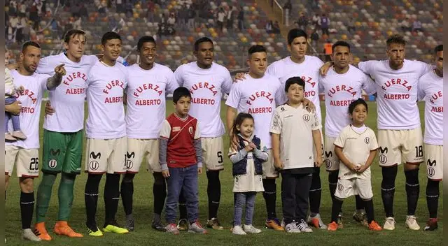 Universitario vs Deportivo Municipal EN VIVO vía Gol Perú: jugadores cremas tuvieron emotivo gesto con Alberto Rodríguez | FOTO Universitario vs Deportivo Municipal EN VIVO vía Gol Perú: jugadores cremas tuvieron emotivo gesto con Alberto Rodríguez | FOTO