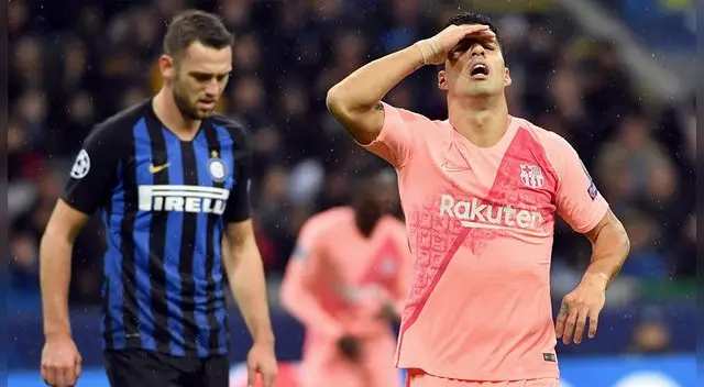 Luis Suárez intento anotar pero no pudo. 