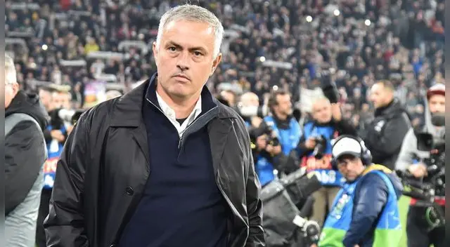 José Mourinho explicó la razón de su gesto hacia los hinchas del Manchester United.