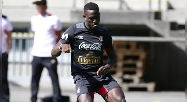 A la salida de su prueba, Advíncula manifestó estar en buenas condiciones para jugar por la Selección Peruana. A la salida de su prueba, Advíncula manifestó estar en buenas condiciones para jugar por la Selección Peruana.