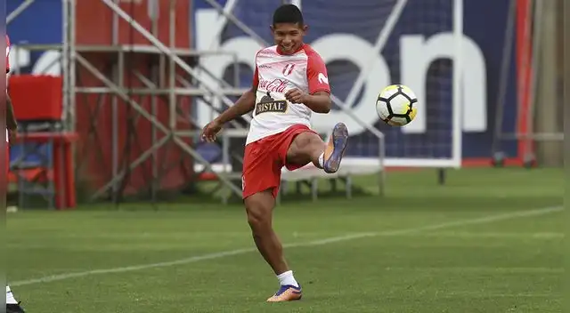 Edison Flores luchará el puesto con Christofer Gonzales