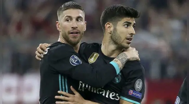 Sergio Ramos y Marco Asensio celebran un gol del Real Madrid.