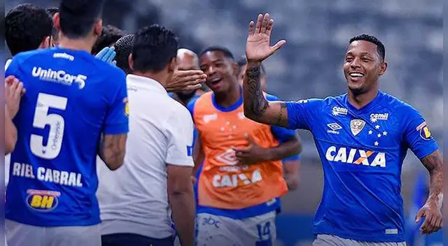 Cruzeiro venció 1-0 a Corinthians por la fecha 34 del Brasileirao. Cruzeiro venció 1-0 a Corinthians por la fecha 34 del Brasileirao.