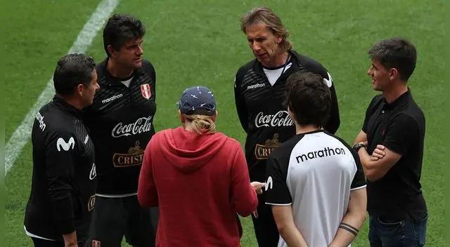Ricardo Gareca y su comando técnico recibieron la visita de sus hijos 