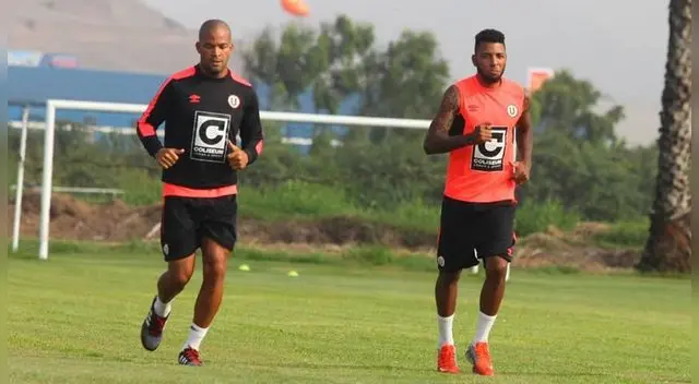 Alberto Rodríguez y Alexi Gómez, durante un entrenamiento de Universitario. Alberto Rodríguez y Alexi Gómez, durante un entrenamiento de Universitario.